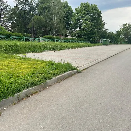 Grand Daris -free Parking Kazanlŭk